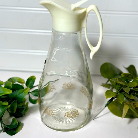 Vintage Log Cabin Maple Syrup Glass Dispenser 1970’s Gold Eagle Pattern - Picture 1 of 9